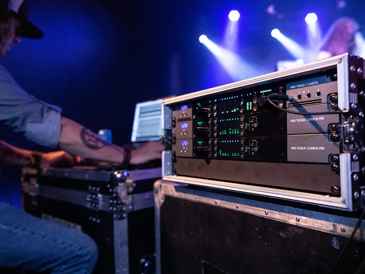 AVID - CARBON + 2 PRE (24 canales)