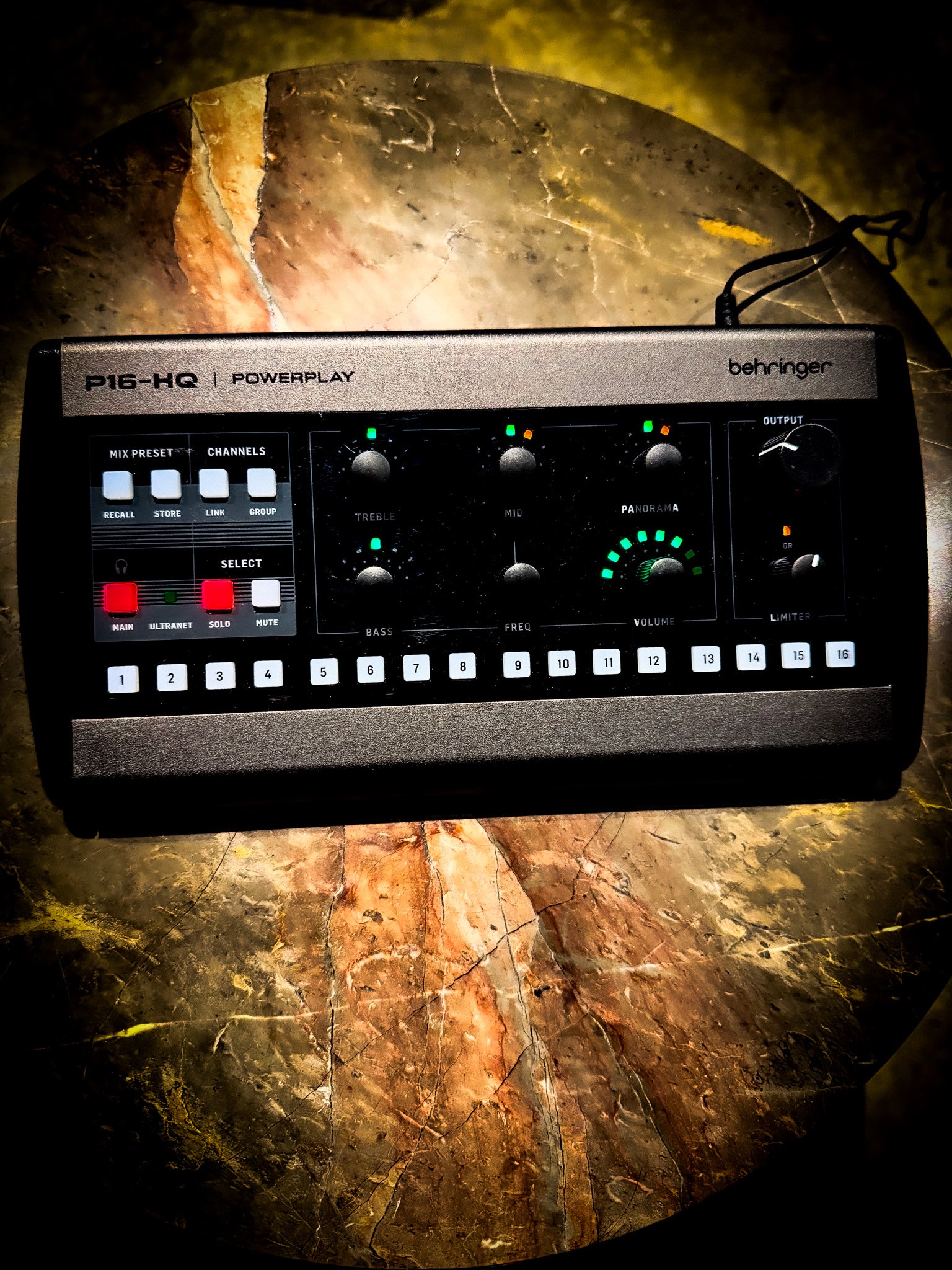 Behringer - Control de monitor P16 HQ Powerplay